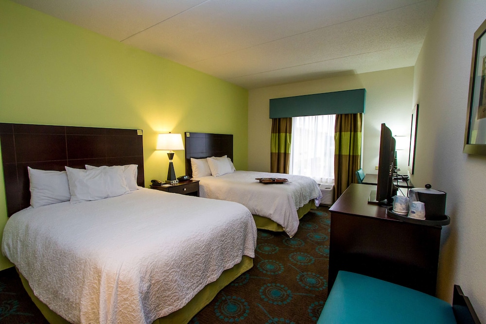 Hampton Inn Fayetteville - photo 20