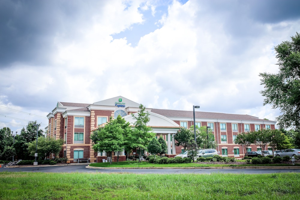 Holiday Inn Express Hotel & Suites Memphis Germantown by IHG - carbon neutral hotel in Germantown
