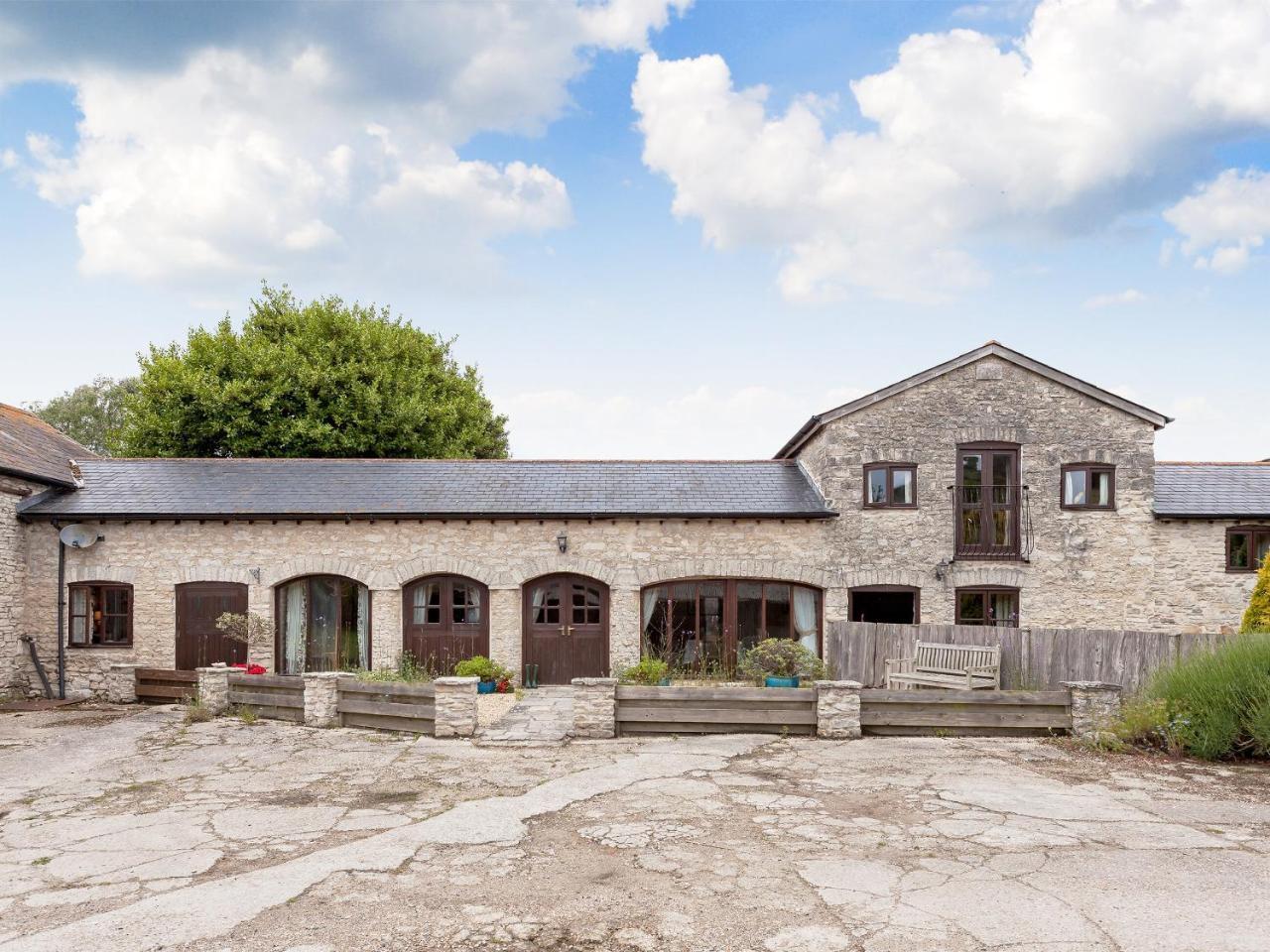 Old Milking Parlour — 4-Star Luxury Hotel in Weymouth, United Kingdom