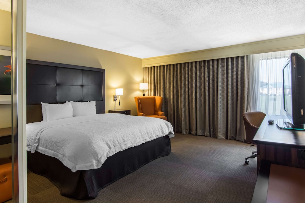 Hampton Inn South Hill - photo 21