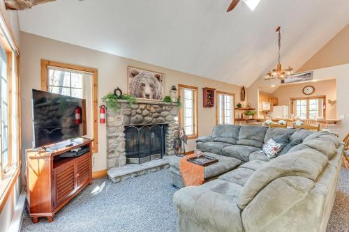 Access to Jack Frost Ski Resort: Home w Hot Tub — hotel in White Haven