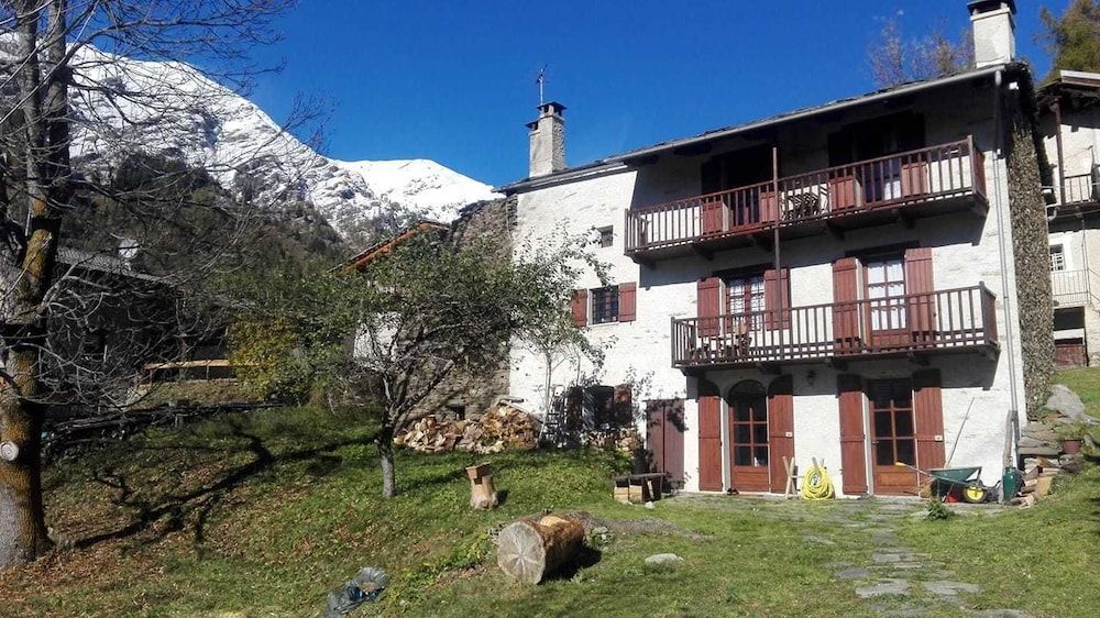 Locazione turistica Lou Bindel — 4-Star Luxury Hotel in Sampeyre, Italy