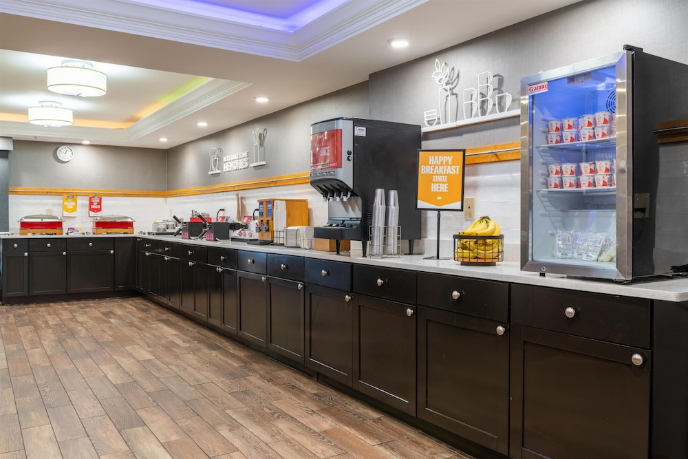 Hampton Inn Portsmouth Central - photo 64