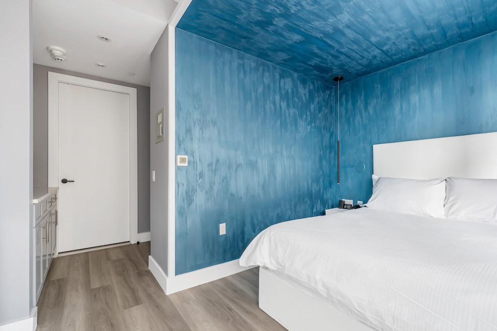 Global Luxury Suites at The Arches - photo 36