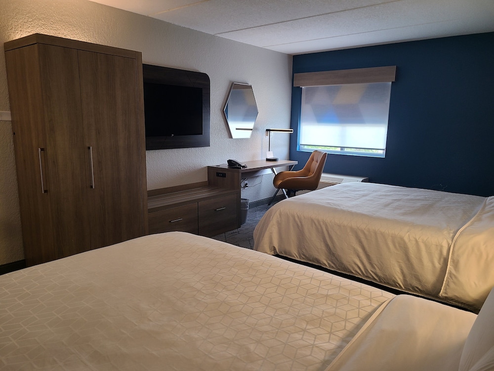 Holiday Inn Express & Suites Ft. Lauderdale N Exec Airport by IHG - photo 19