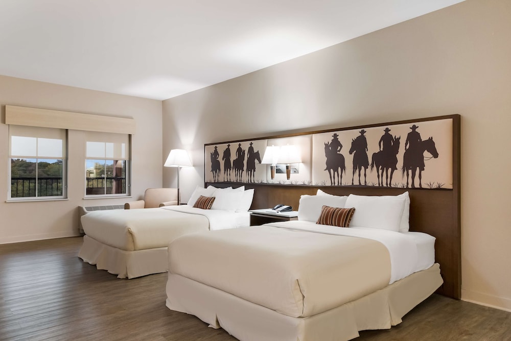 Best Western Bandera Suites & Saloon - photo 20