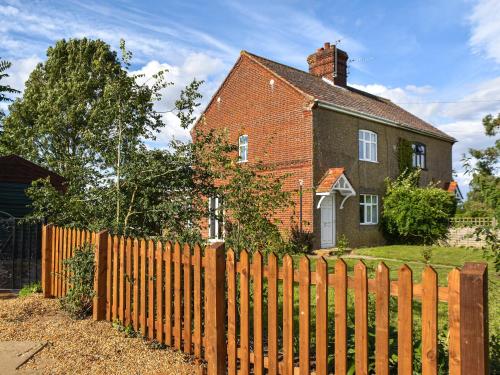 1 Brandiston Barn Cottage — 4-Star Luxury Hotel in Norwich, United Kingdom