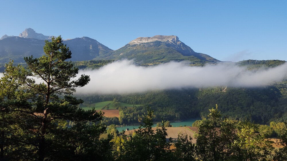 Camping Le Champ Long — 4-Star Luxury Hotel in La Mure, France