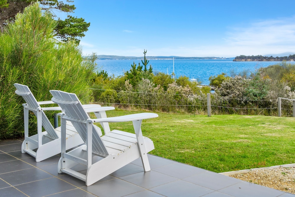 Manfield Seaside Bruny Island — 4-Star Luxury Hotel in Gordon, Australia