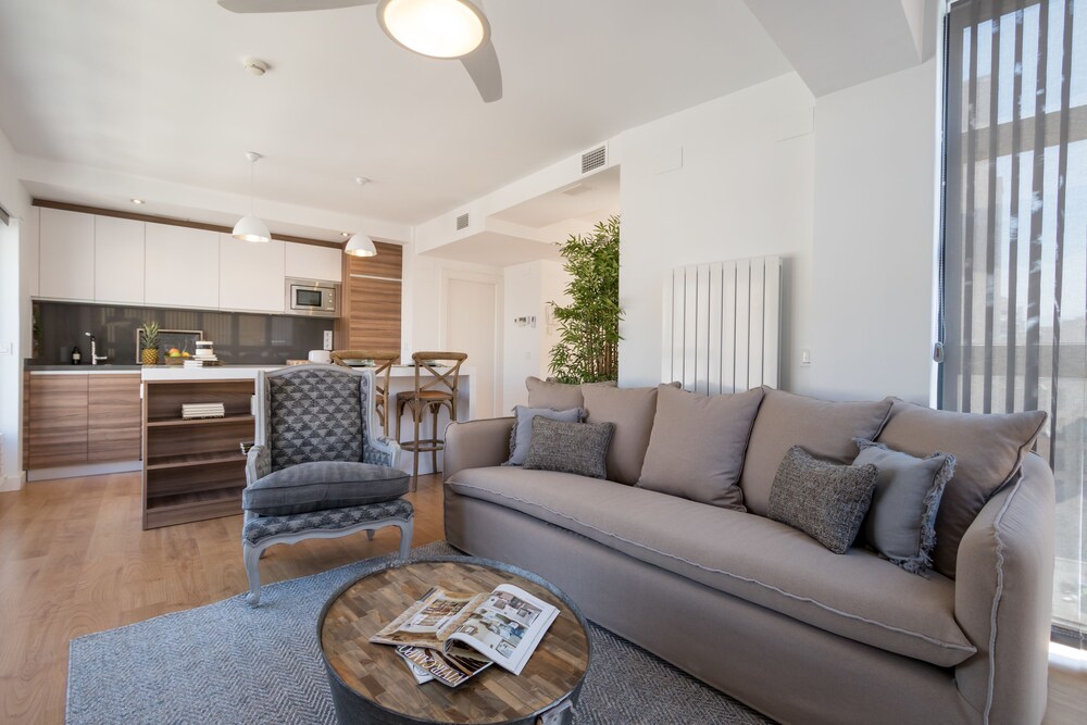Chezmoihomes Plaza Nueva Premium — 4-Star Luxury Hotel in Granada, Spain