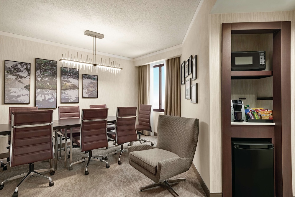 Embassy Suites by Hilton Chicago North Shore Deerfield - photo 23