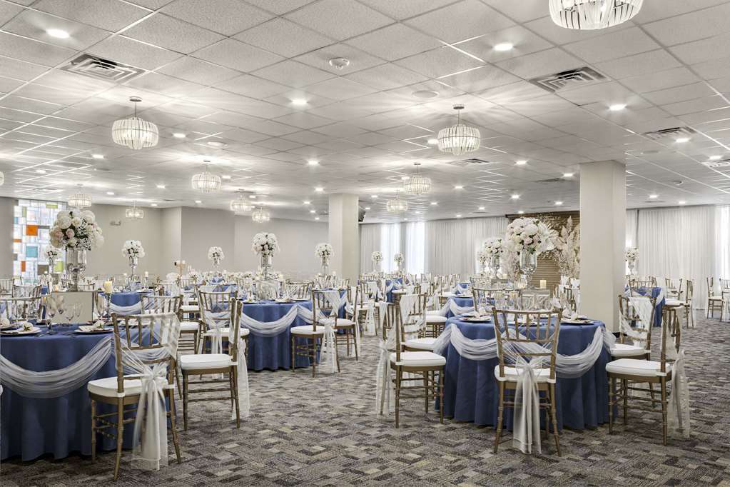 Quality Inn & Suites Green Bay Downtown - photo 55