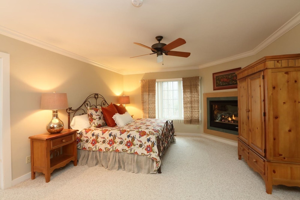 Upscale 3BR Topnotch Overlook - photo 3