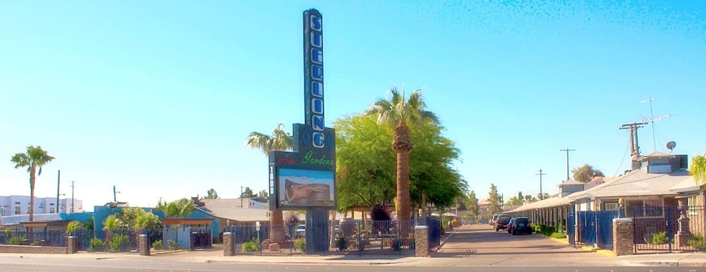 Sterling Gardens Hotel - photo 2