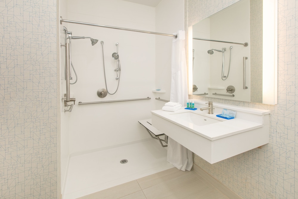 Holiday Inn Express Hotel & Suites Seaside Convention Center by IHG - photo 32