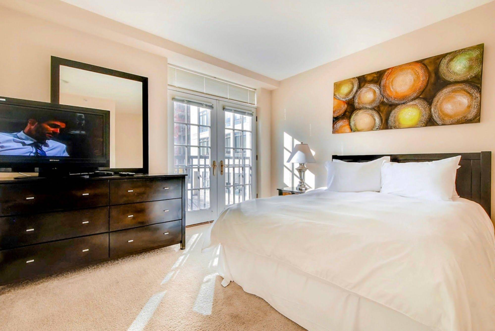 Global Suites at Victory Gardens - photo 7