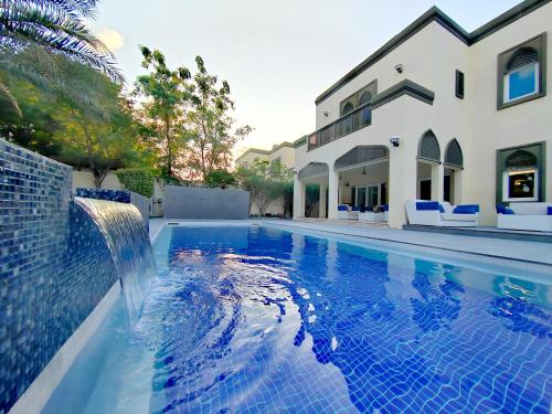Royal private pool Lux 7 bedroom villa on Marina — 4-Star Luxury Hotel in Dubai, United Arab Emirates