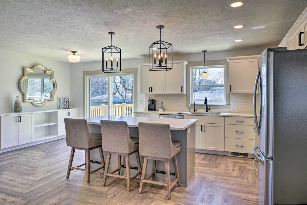 Retreat with Deck About 9 Mi To Downtown Springfield in Springfield, United States