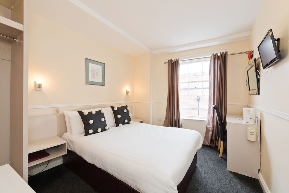 RiverHouse Hotel