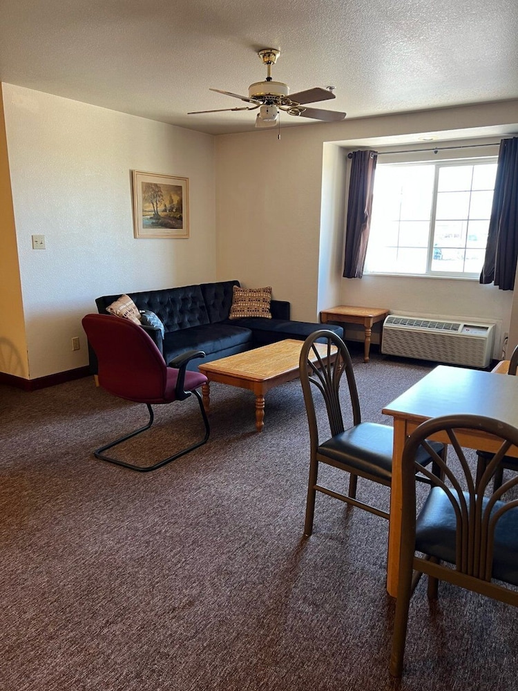 Brush inn and Suites - photo 11