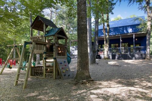 Stayhocha Year Round Creek Fun Hot Tub Waffle bar — Broken Bow — photo 5