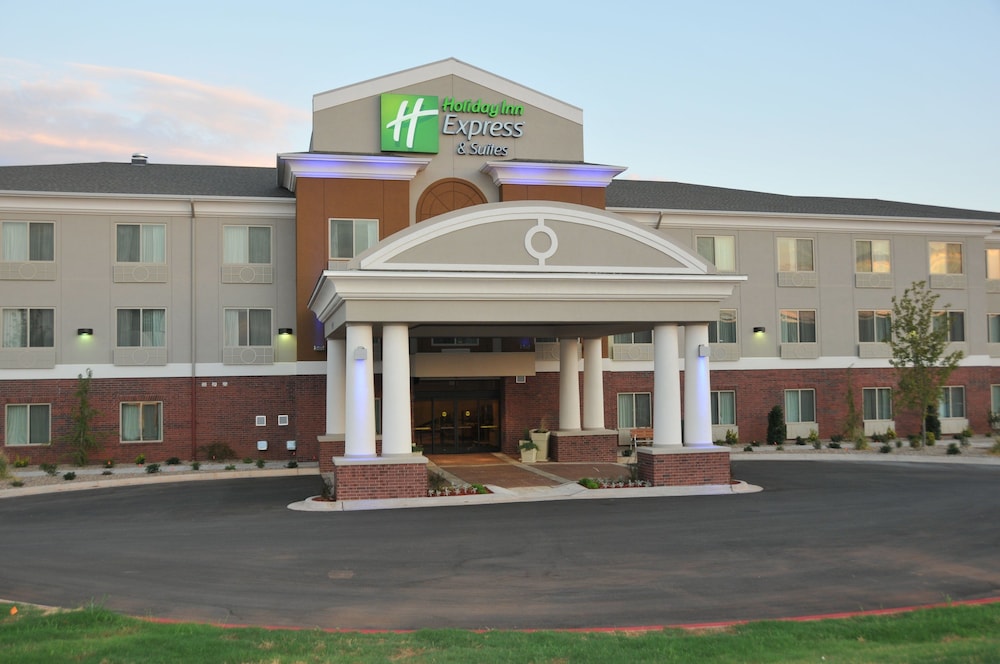 Holiday Inn Express & Suites Clinton - featured photo