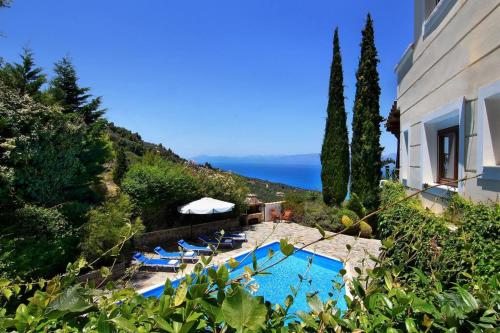 Luxury Villa with Stunning Seaviews And Pool — 4-Star Luxury Hotel in Platanos, Greece