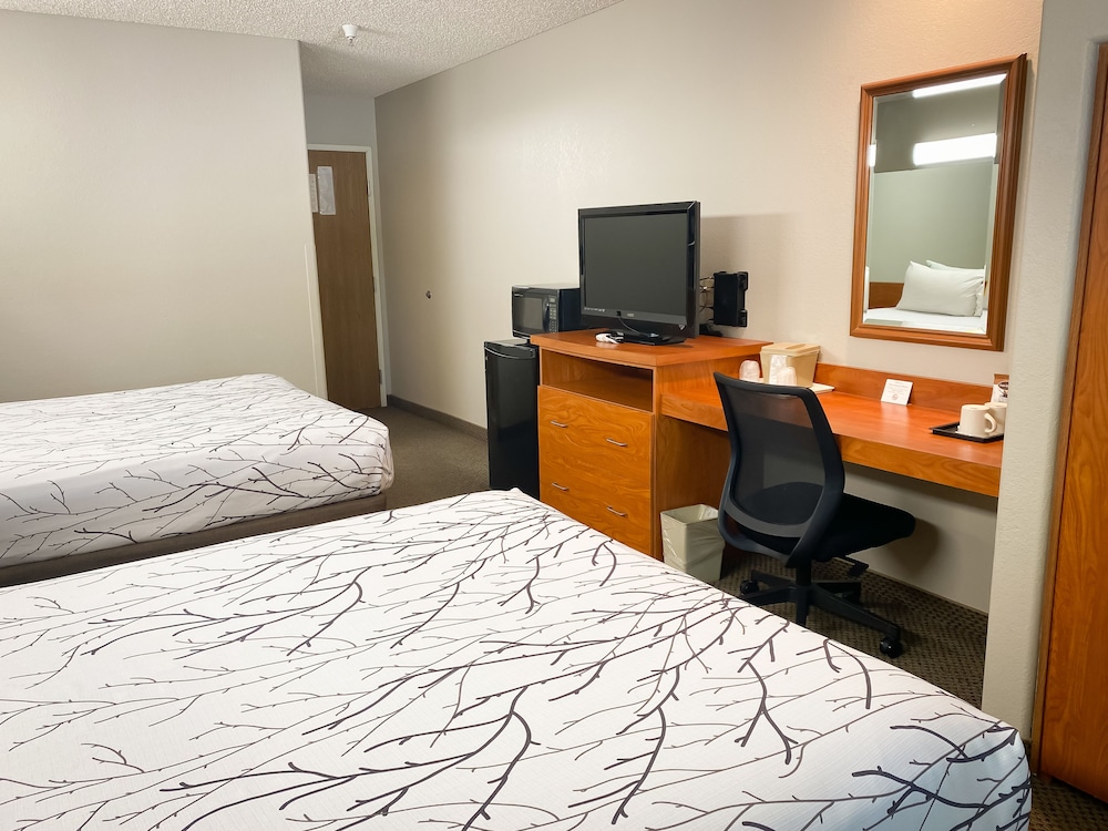 Monument Inn & Suites - photo 15