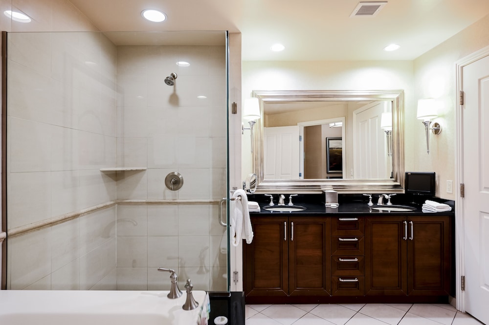 StripViewSuites at Signature - photo 200