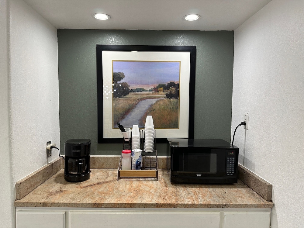 Desert Sands Inn & Suites - photo 16