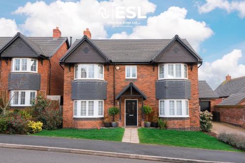 Large Modern 4 Bedroom House in Uttoxeter Near Alton Towers Great for Families in Uttoxeter, United Kingdom