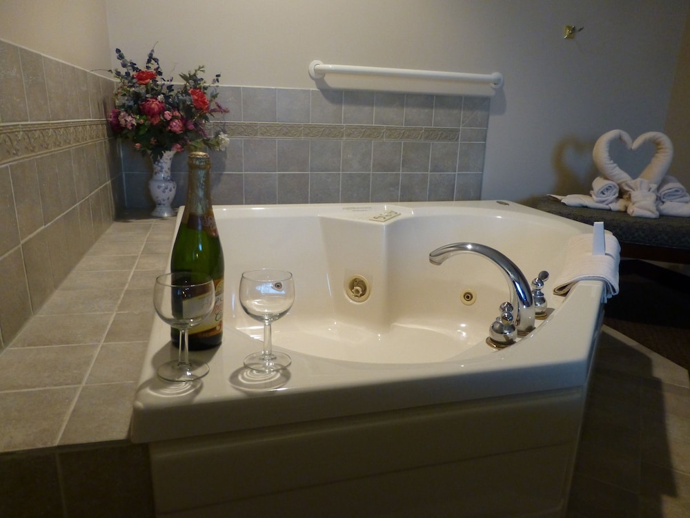 Hearthstone Inn & Suites - photo 16