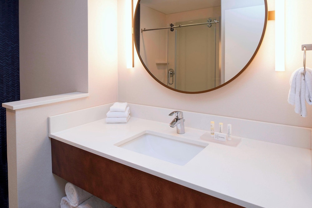 Fairfield Inn & Suites by Marriott Columbus IN - photo 12