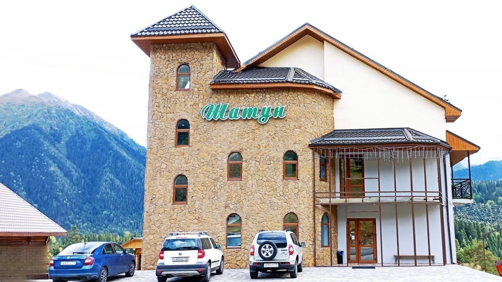 Shatun - carbon neutral hotel in Unknown City