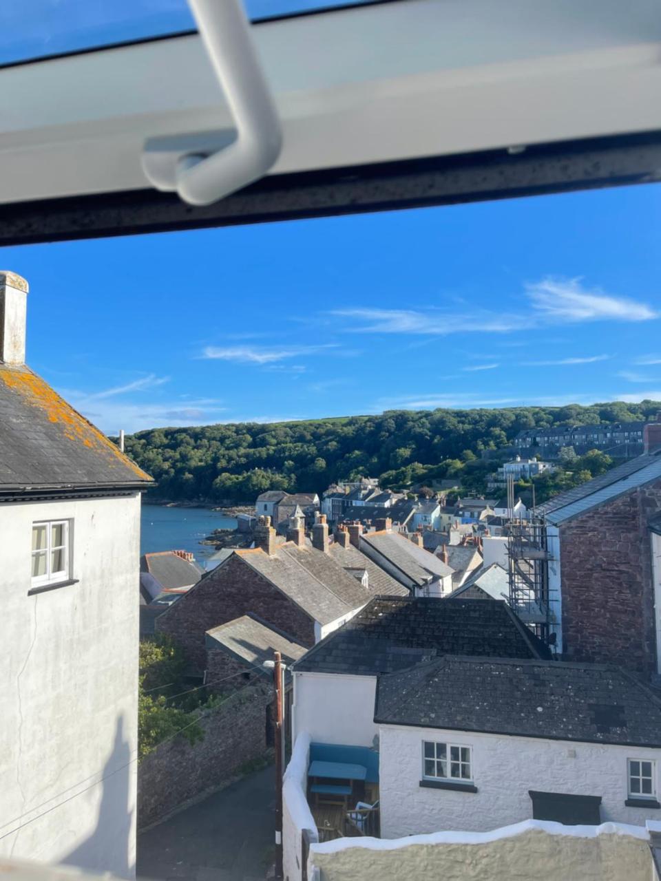 Seapink Kingsand; luxury Cornish cottage with seaviews bbq & paddleboards — 4-Star Luxury Hotel in Torpoint, United Kingdom