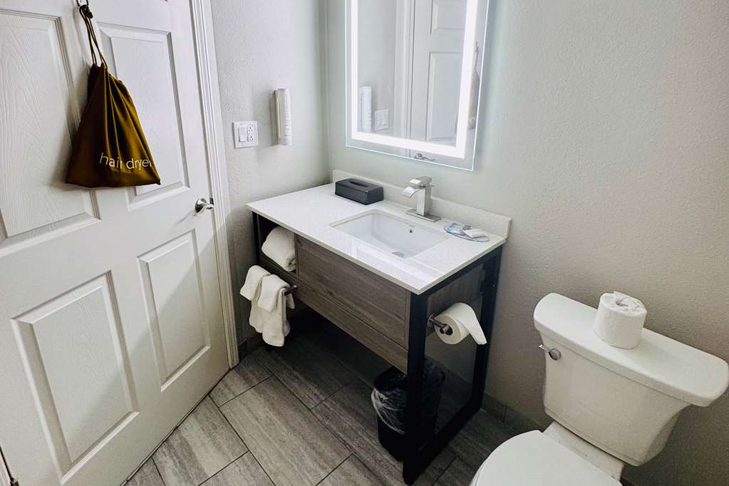 Clarion Pointe Albemarle - photo 23
