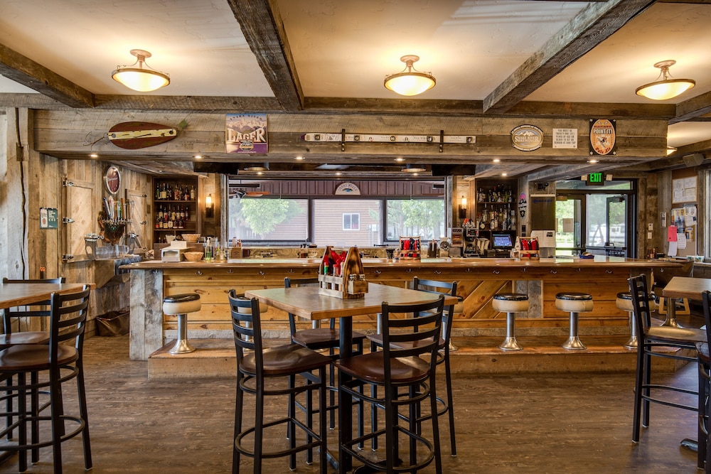 Snake River Roadhouse by KABINO Air Conditioning WiFi Bar Below Pool Table Shuffleboard Yummy Food - photo 14