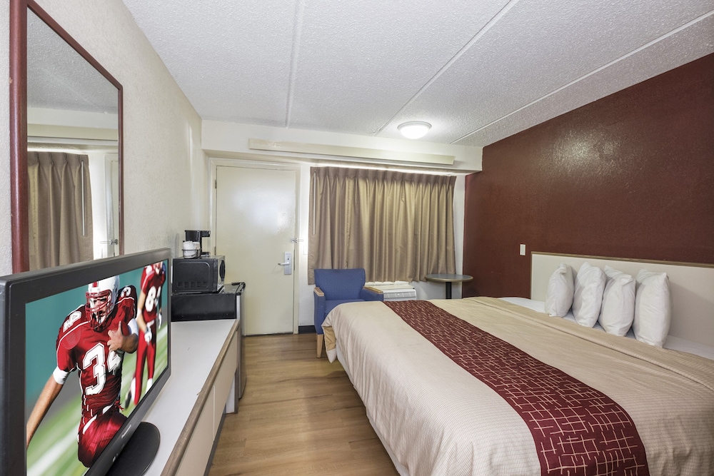 Red Roof Inn Atlanta Norcross - photo 7