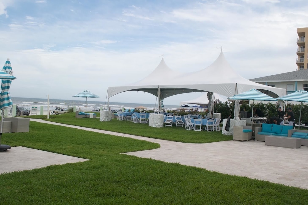 The Salty Mermaid Oceanfront Hotel - photo 28