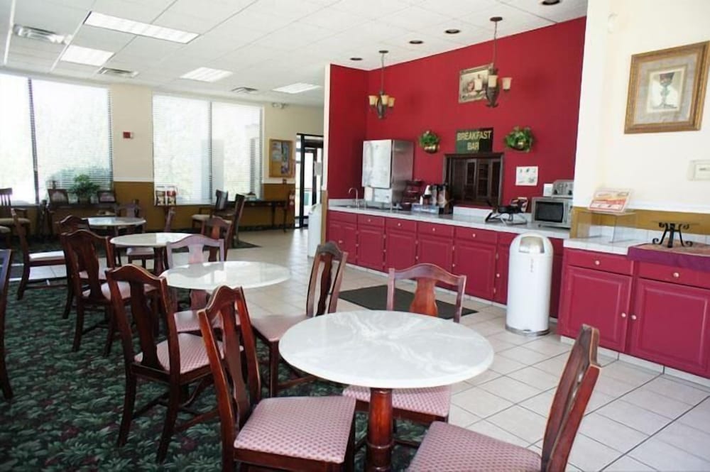 Lincoln Inn Express Hotel and Suites - photo 28
