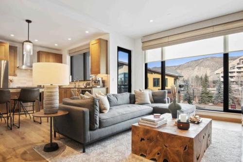 Riverfront Lodge 205 by East West Hospitality — 4-Star Luxury Hotel in Avon, United States