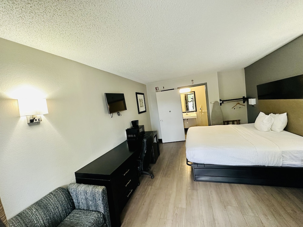 BlissPoint Inn Northwest Indianapolis - photo 11