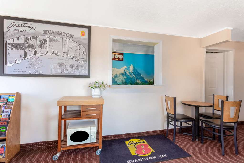 Super 8 by Wyndham Evanston - photo 3