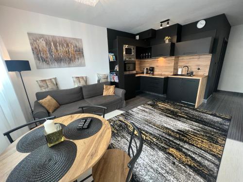 Wake Up To Baltic Views AON Apartment Just Minutes From Beach — 4-Star Luxury Hotel in Gdansk, Poland