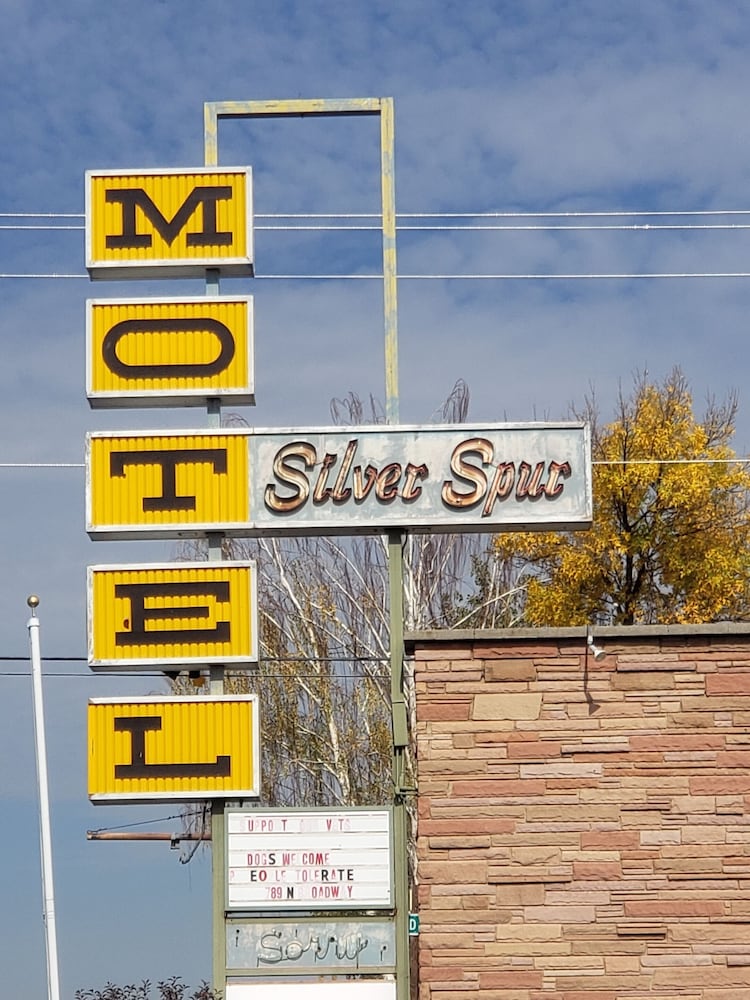 Silver Spur Motel - photo 11