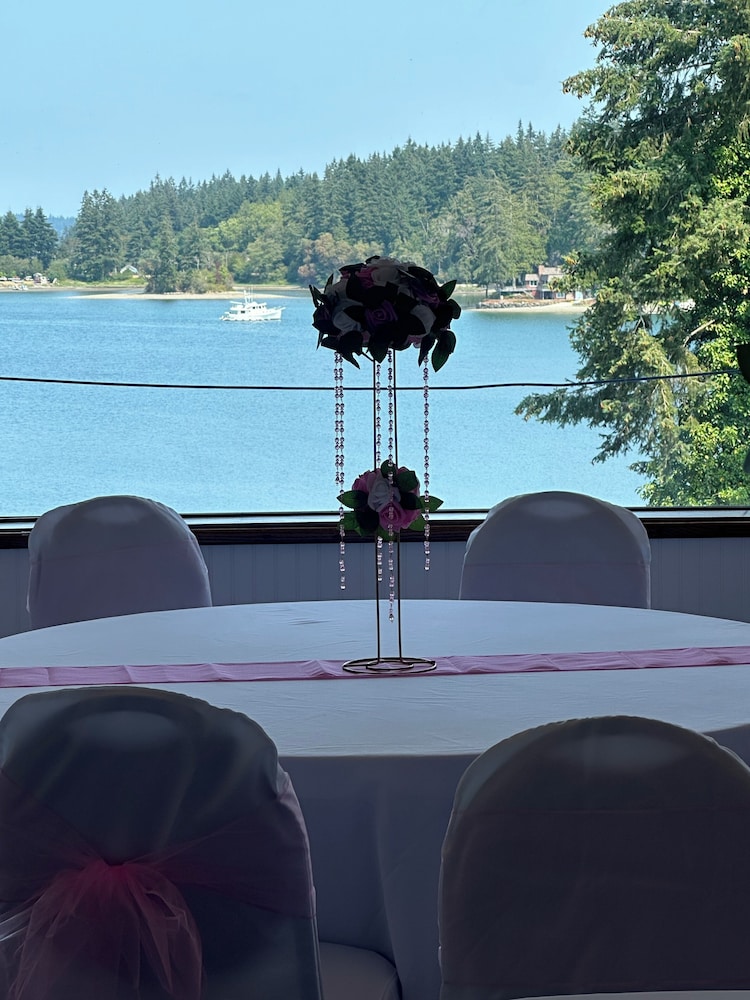 Oyster Bay Inn & Suites - photo 19