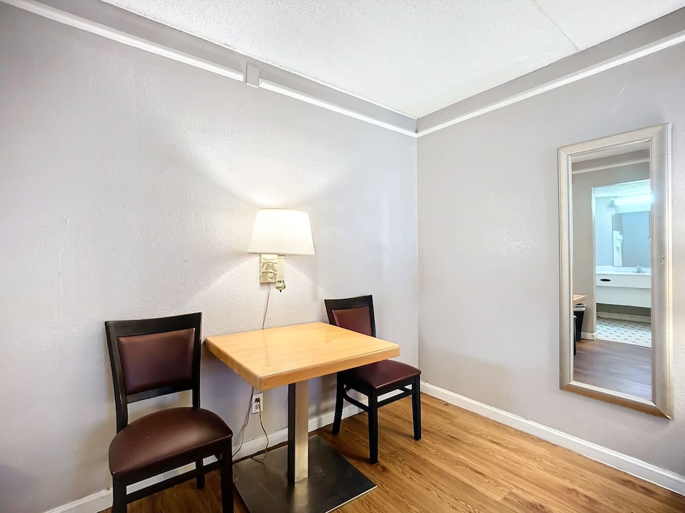 Stayable Suites Jacksonville - photo 46