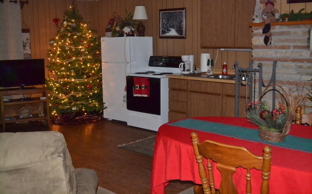 AJ's Lodge and Oven - photo 33