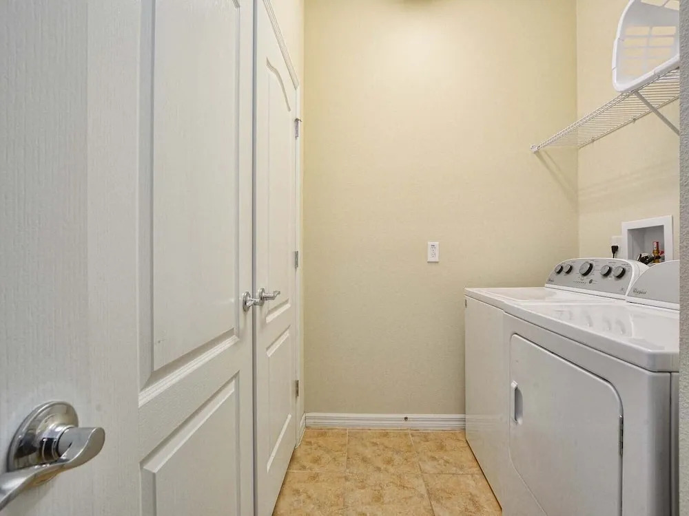 Spacious 8BR Villa w Pool & Resort Amenities - photo 33