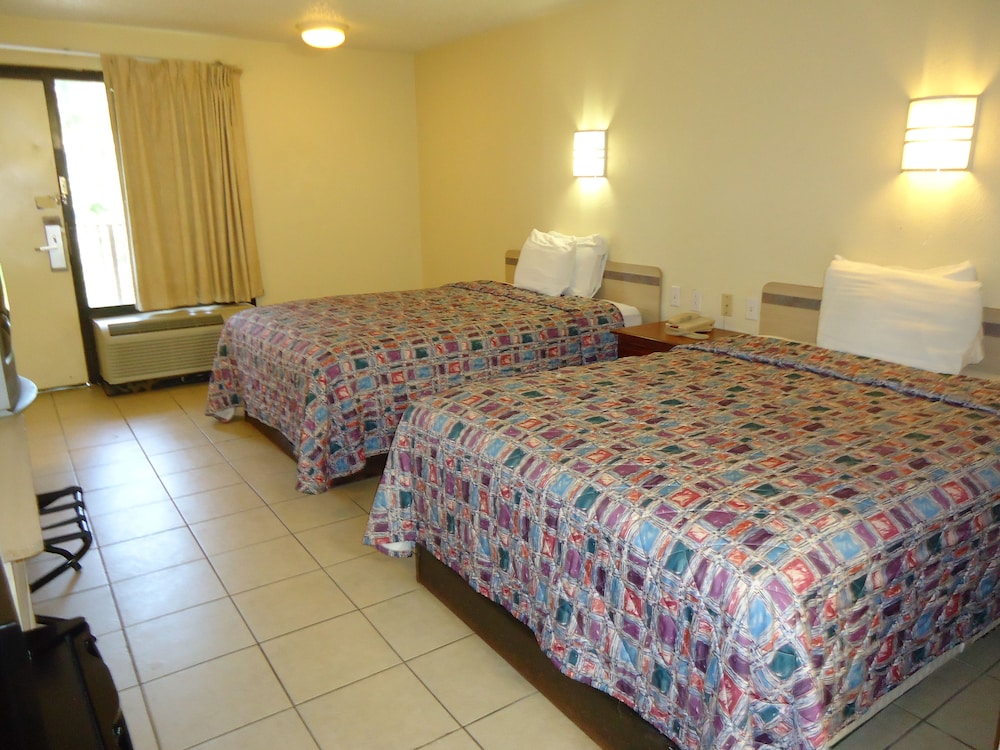 Super 6 Inn Suites - photo 8
